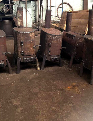 A production was set up to make tent stoves and transfer them to the front